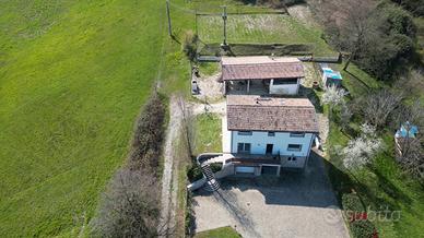 Villa indipendente con giardino di 33.000 mq