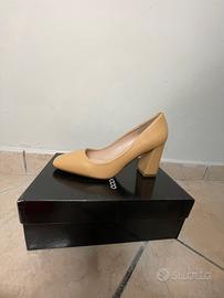 Décolleté color nude con tacco largo👠