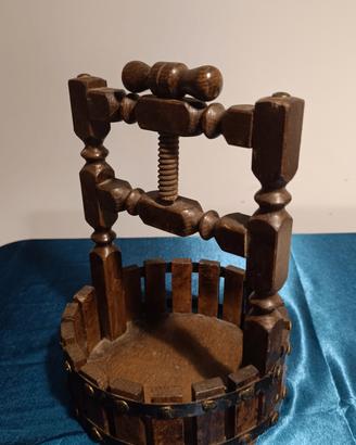 Antico schiaccianoci in legno con ciotola – 28 cm