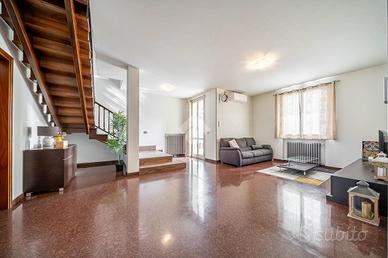 PORZIONE DI TRIFAMILIARE A SANT'ILARIO D'ENZA