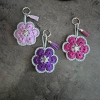 Portachiavi uncinetto fiore africano 