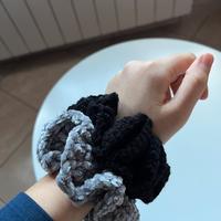 Set scrunchies elastici all’uncinetto handmade