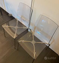 Sedie acciaio e plastica trasparente