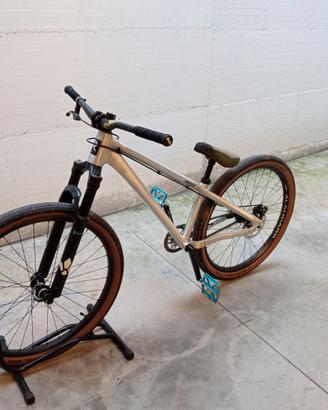 bici da dirt assemblata