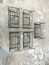 Cinque fioriere da ringhiera