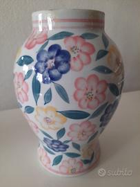 Vaso  in  Ceramica  decorata  a  mano 
