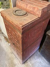 Stufa antica in cotto