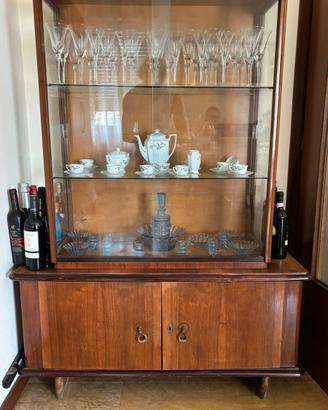 Credenza vintage in legno con ante in vetro