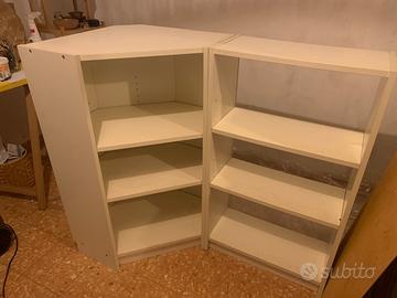 Libreria angolare bianca