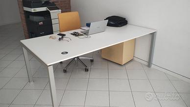 scrivanie per ufficio