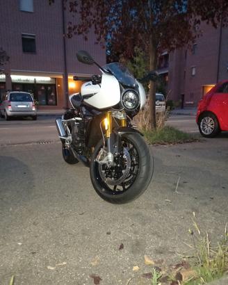 Triumph speed triple 1200 RR