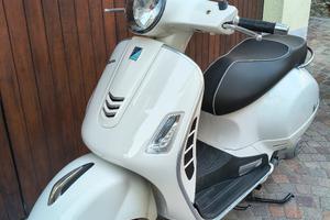 Vespa GTS 300 Super 