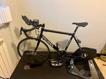 Tacx NEO 2T Smart + Bici da corsa.