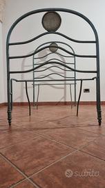 Letto antico in ferro battuto 