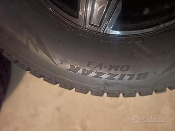 Gomme neve L 200 con 4 catene