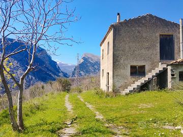 Rustico indipendente con vista sul pollino