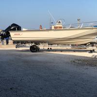 Boston Whaler 25 Outrage pari al nuovo