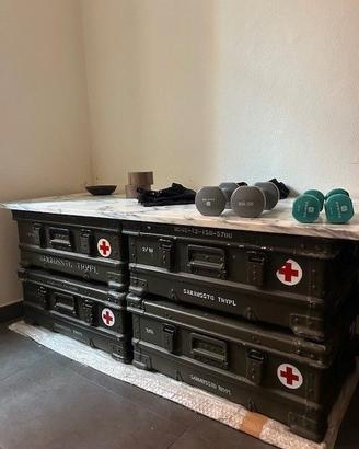 Contenitore medico e letto da barca