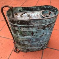 Pompa solfato in rame vecchia