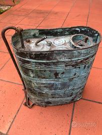 Pompa solfato in rame vecchia