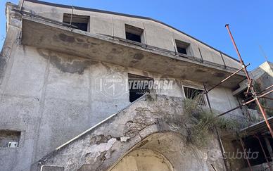 Soluzione Immobiliare da Ultimare su Due Livelli