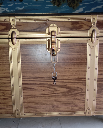 Baule da viaggio Vintage su ruote con borchie