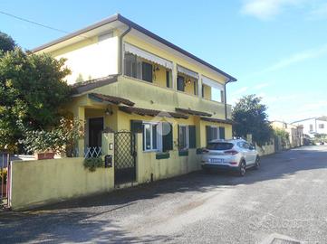 4 LOCALI A COMACCHIO