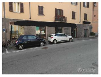 Immobile in asta di 223 m² con più di 5 locali a V
