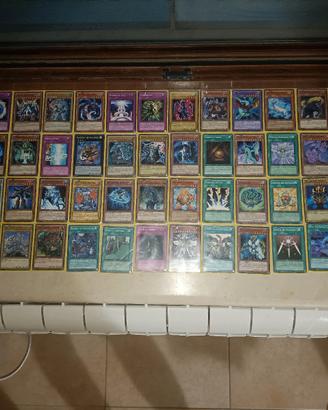 103 carte yu-gi-oh + 2 deck-box