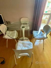 Tavolo Cattelan Hugo e 4 sedie Kristalia Pikaia