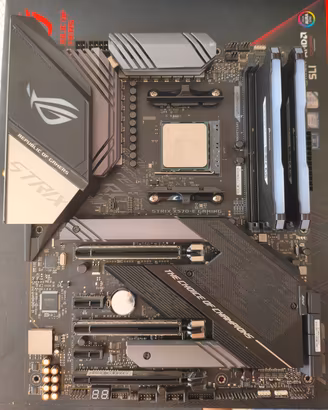 Blocco 5800X, X570E Strix, 32 GB 3600