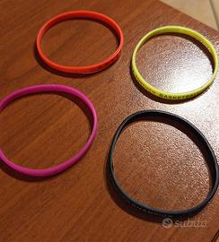Set di quattro braccialetti