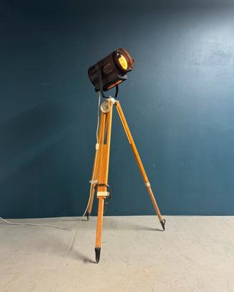 Lampada Terra Vintage KERN Aarau Treppiede Faretto