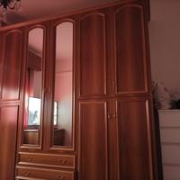 Armadio in legno con specchi + comodini