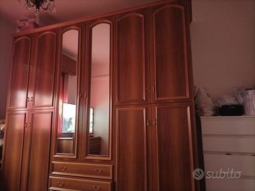 Armadio in legno con specchi + comodini