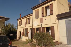 CASA SEMINDIPENDENTE A ROVESCALA