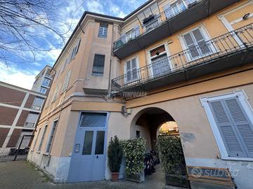 BILOCALE CON STUDIO NEL CENTRO STORICO DI MONZA