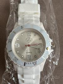 Orologio NUOVO resistente all’acqua
