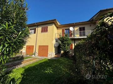 VILLA A SCHIERA A BRESCIA