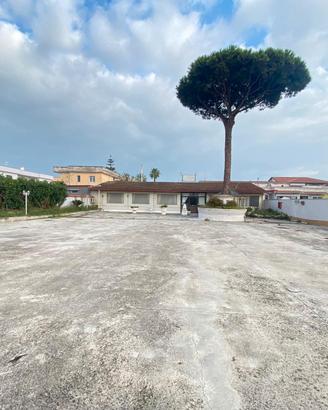 Locale 350MQ Via San Francesco a Patria FL105