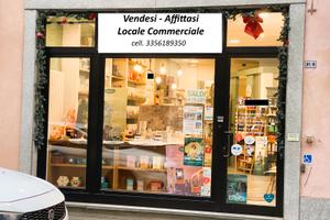 Negozio centro storico ristrutturato con magazzino