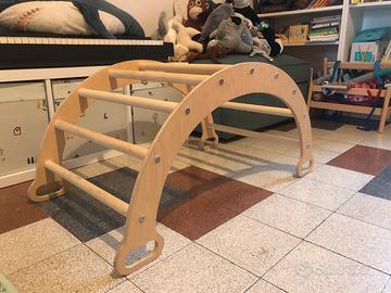 Arco montessori in legno con cuscino