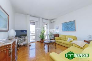 Quadrilocale con box in centro a Piacenza