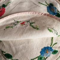 Coppia di centri vintage in lino