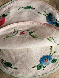 Coppia di centri vintage in lino