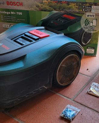 Bosch Indego M+ 700 Robot Rasaerba + Accessori