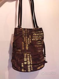 Borsa marrone a tracolla stile casual sacco