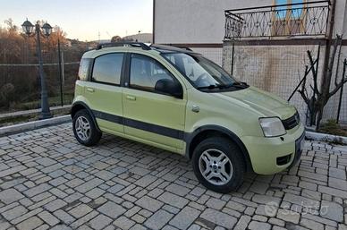 Fiat Panda 1.2 4x4 climbing 