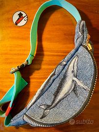 Marsupio fatto a mano – fantasia sub-balene