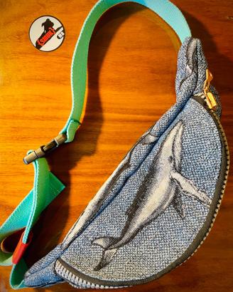 Marsupio fatto a mano – fantasia sub-balene